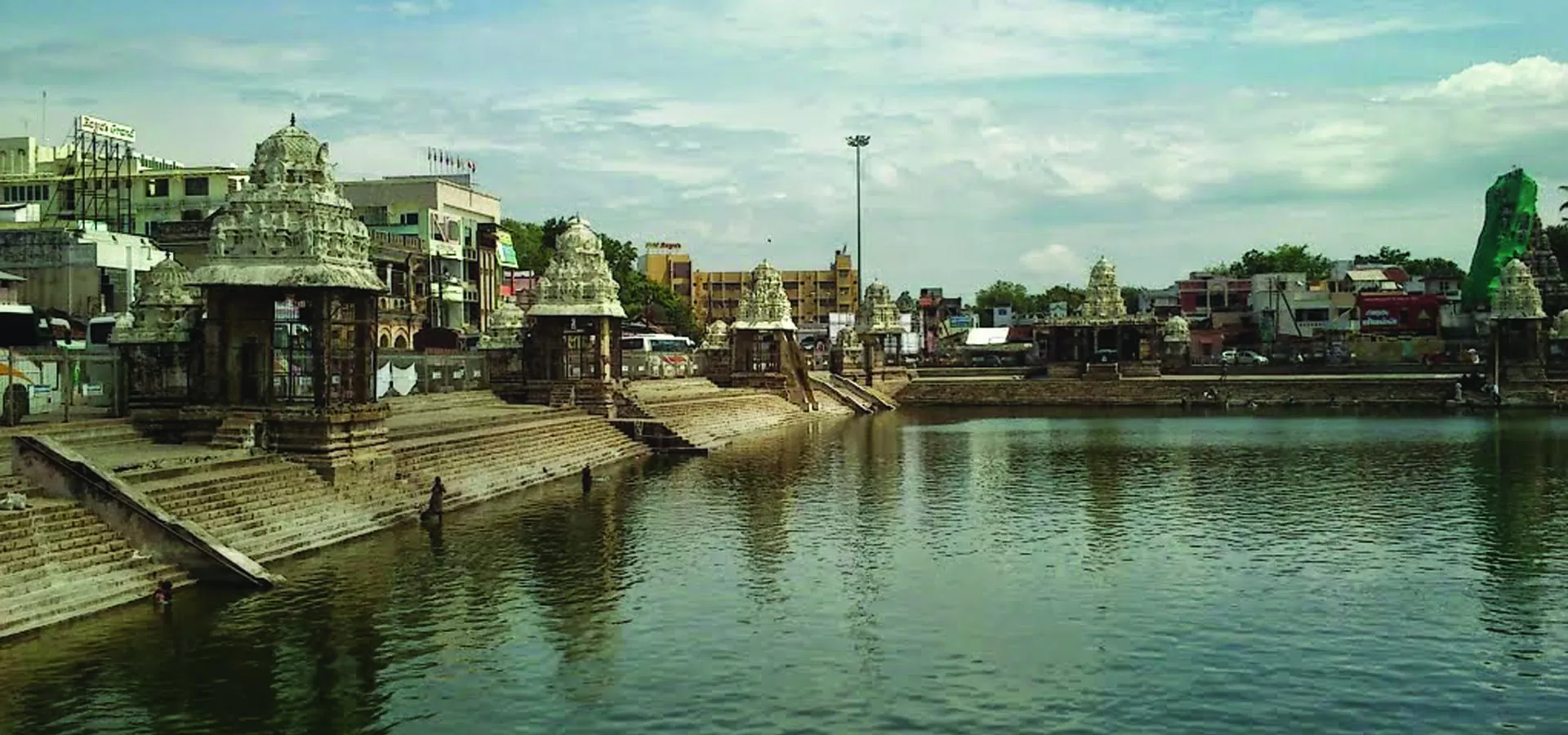 tourist car kumbakonam